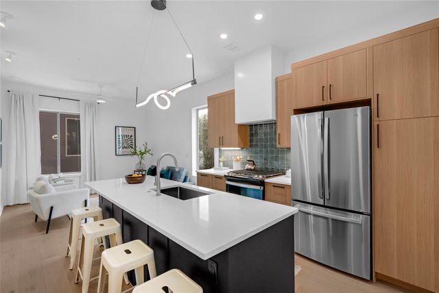 700 Denson DR 1101, Austin, TX 78752