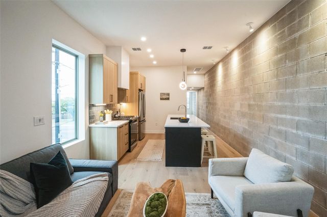 700 Denson DR 1101, Austin, TX 78752