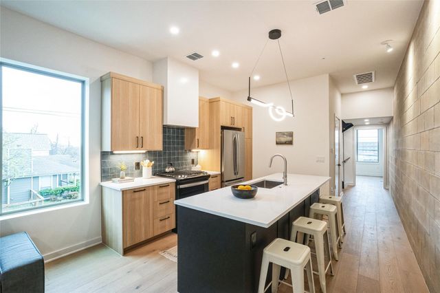 700 Denson DR 1101, Austin, TX 78752