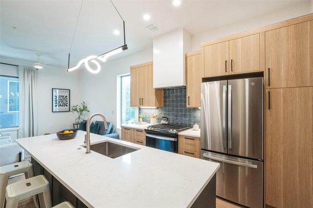 700 Denson DR 1101, Austin, TX 78752