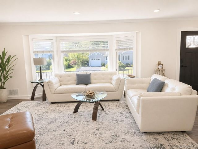 2 Lambert Road, White Plains, NY 10605
