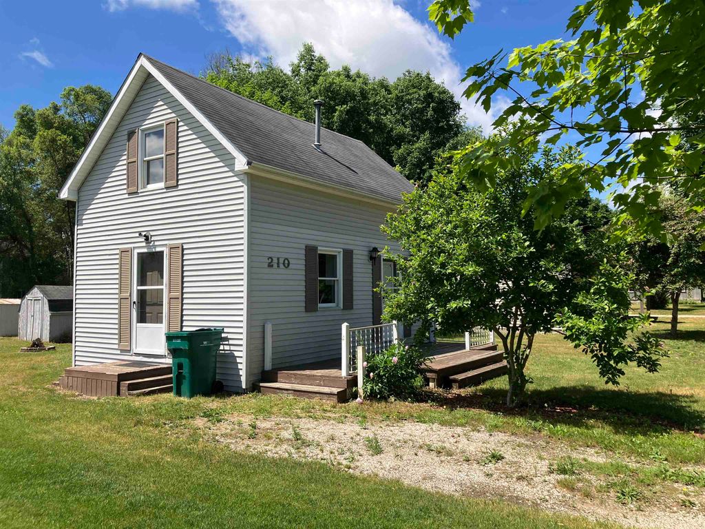 210 Sherman Street, Gladwin, MI 48624