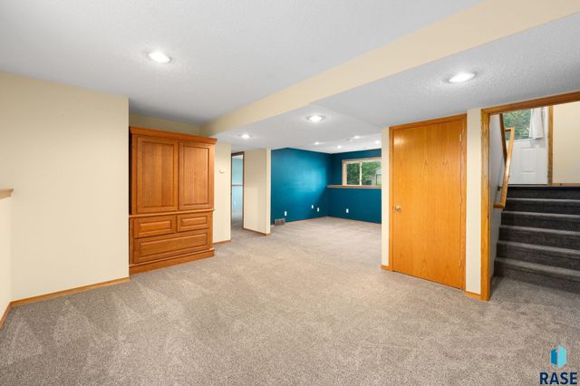 5705 S Southwind Ave Avenue, Sioux Falls, SD 57106