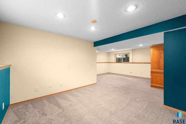 5705 S Southwind Ave Avenue, Sioux Falls, SD 57106