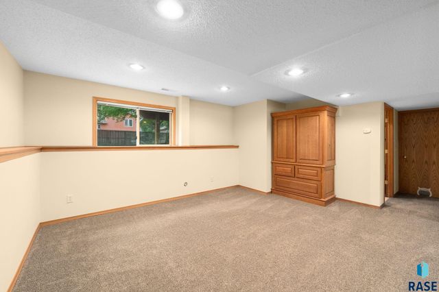 5705 S Southwind Ave Avenue, Sioux Falls, SD 57106