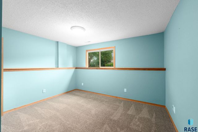 5705 S Southwind Ave Avenue, Sioux Falls, SD 57106