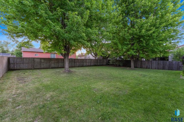 5705 S Southwind Ave Avenue, Sioux Falls, SD 57106