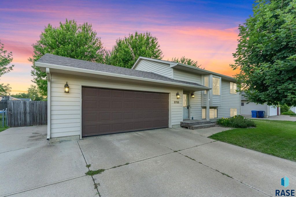 5705 S Southwind Ave Avenue, Sioux Falls, SD 57106