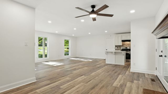 548 Hillside Ln, Gallatin, TN 37066