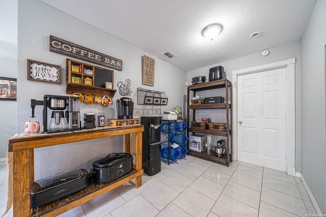 2202 LAKE LOUISE DR, San Antonio, TX 78228