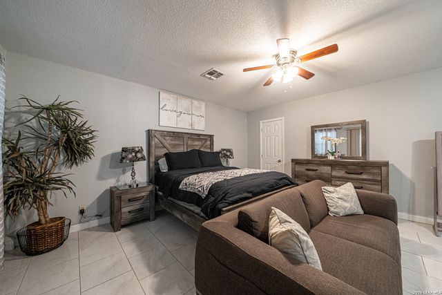 2202 LAKE LOUISE DR, San Antonio, TX 78228