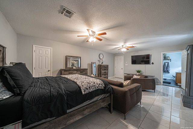 2202 LAKE LOUISE DR, San Antonio, TX 78228