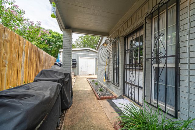 2202 LAKE LOUISE DR, San Antonio, TX 78228
