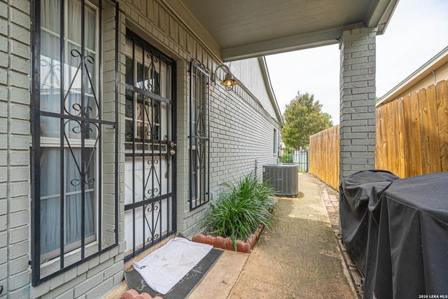 2202 LAKE LOUISE DR, San Antonio, TX 78228