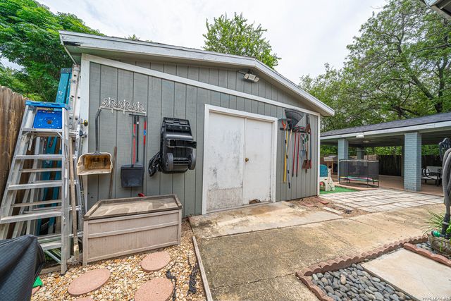 2202 LAKE LOUISE DR, San Antonio, TX 78228