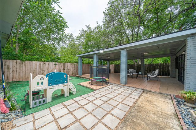 2202 LAKE LOUISE DR, San Antonio, TX 78228