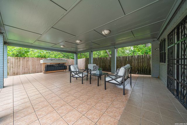 2202 LAKE LOUISE DR, San Antonio, TX 78228