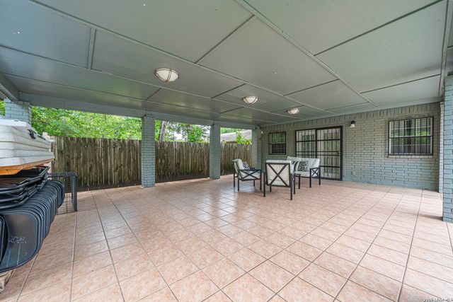 2202 LAKE LOUISE DR, San Antonio, TX 78228
