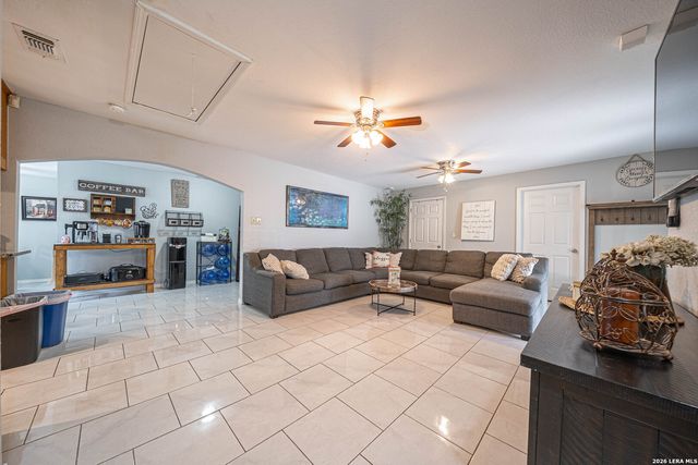 2202 LAKE LOUISE DR, San Antonio, TX 78228
