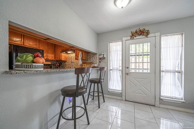 2202 LAKE LOUISE DR, San Antonio, TX 78228