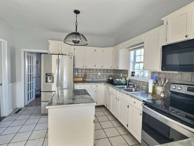 620 E 10th St, Newton, KS 67114