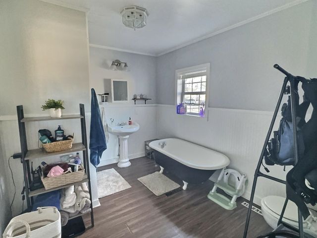 620 E 10th St, Newton, KS 67114