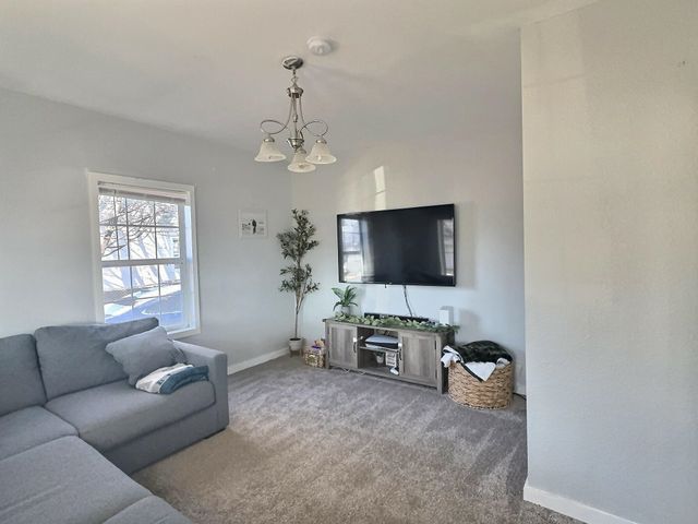 620 E 10th St, Newton, KS 67114