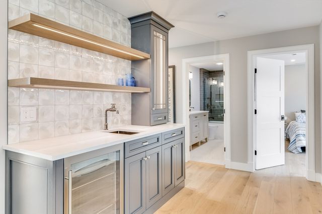 179 Beebe Acres Rd, Falmouth, MA 02540