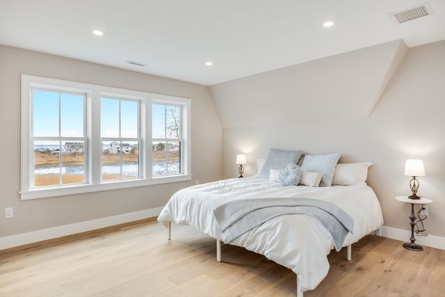 179 Beebe Acres Rd, Falmouth, MA 02540