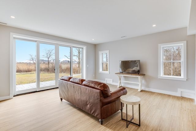 179 Beebe Acres Rd, Falmouth, MA 02540
