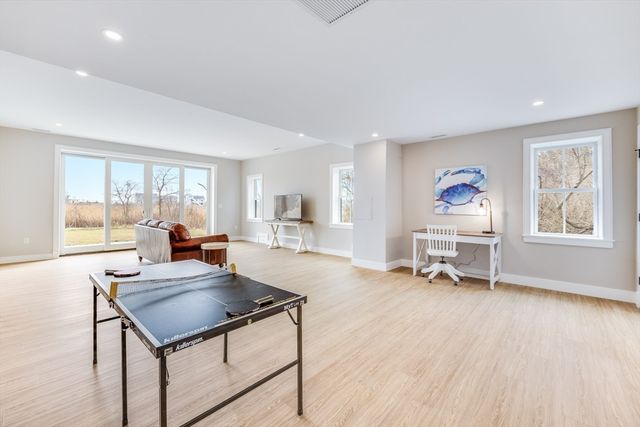 179 Beebe Acres Rd, Falmouth, MA 02540