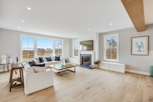 179 Beebe Acres Rd, Falmouth, MA 02540