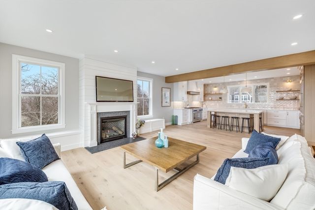 179 Beebe Acres Rd, Falmouth, MA 02540