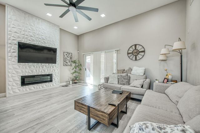 10373 N Baird Avenue, Fresno, CA 93730