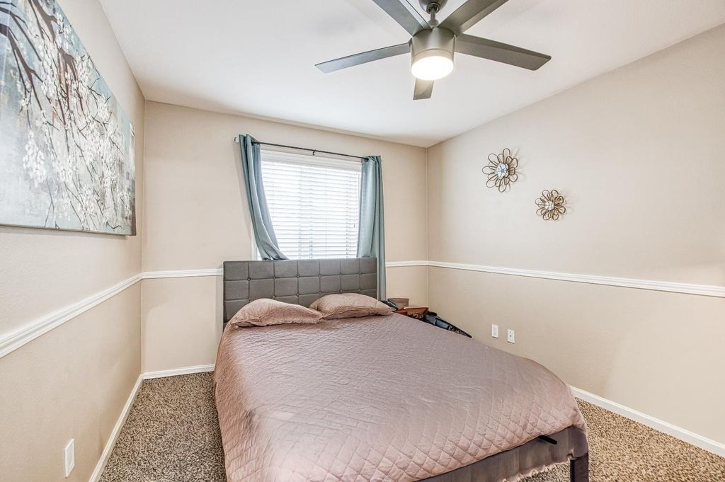 Image 11 of property listing at 10373 N Baird Avenue, Fresno, CA 93730