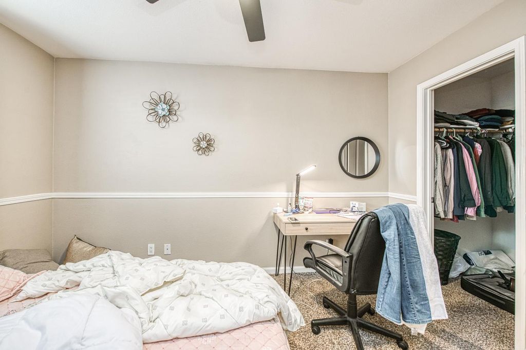 Image 12 of property listing at 10373 N Baird Avenue, Fresno, CA 93730