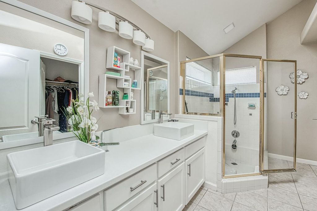 Image 16 of property listing at 10373 N Baird Avenue, Fresno, CA 93730