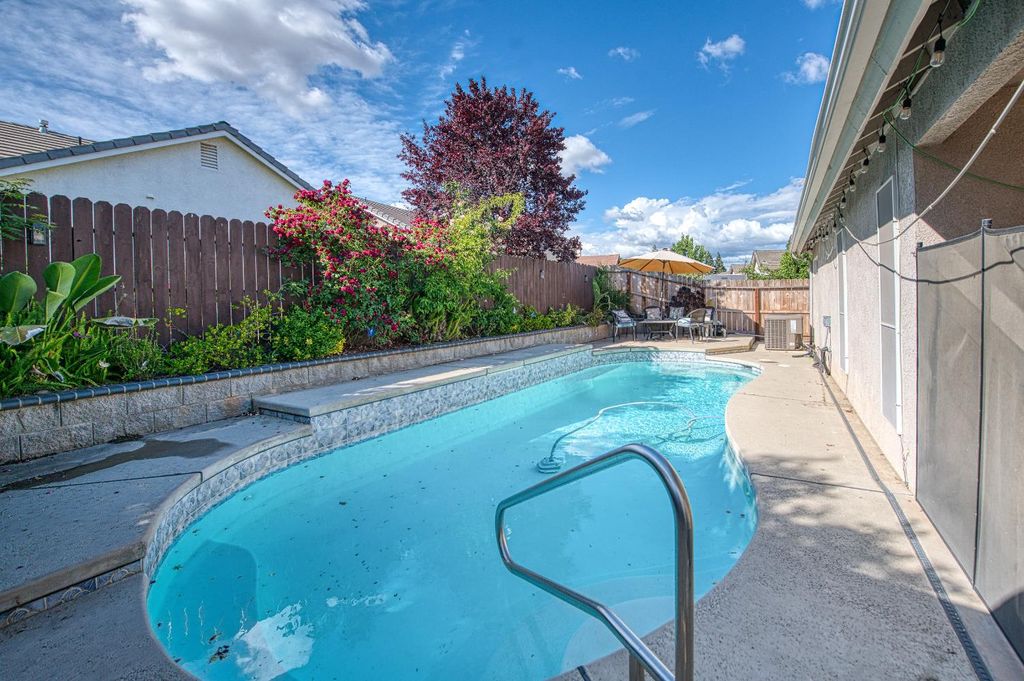 Image 18 of property listing at 10373 N Baird Avenue, Fresno, CA 93730