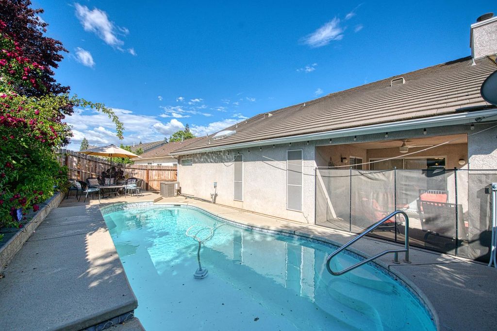 Image 19 of property listing at 10373 N Baird Avenue, Fresno, CA 93730