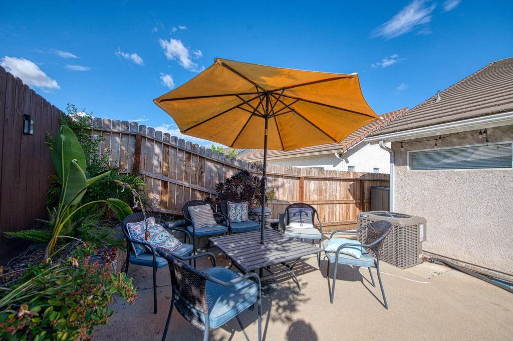 Image 20 of property listing at 10373 N Baird Avenue, Fresno, CA 93730