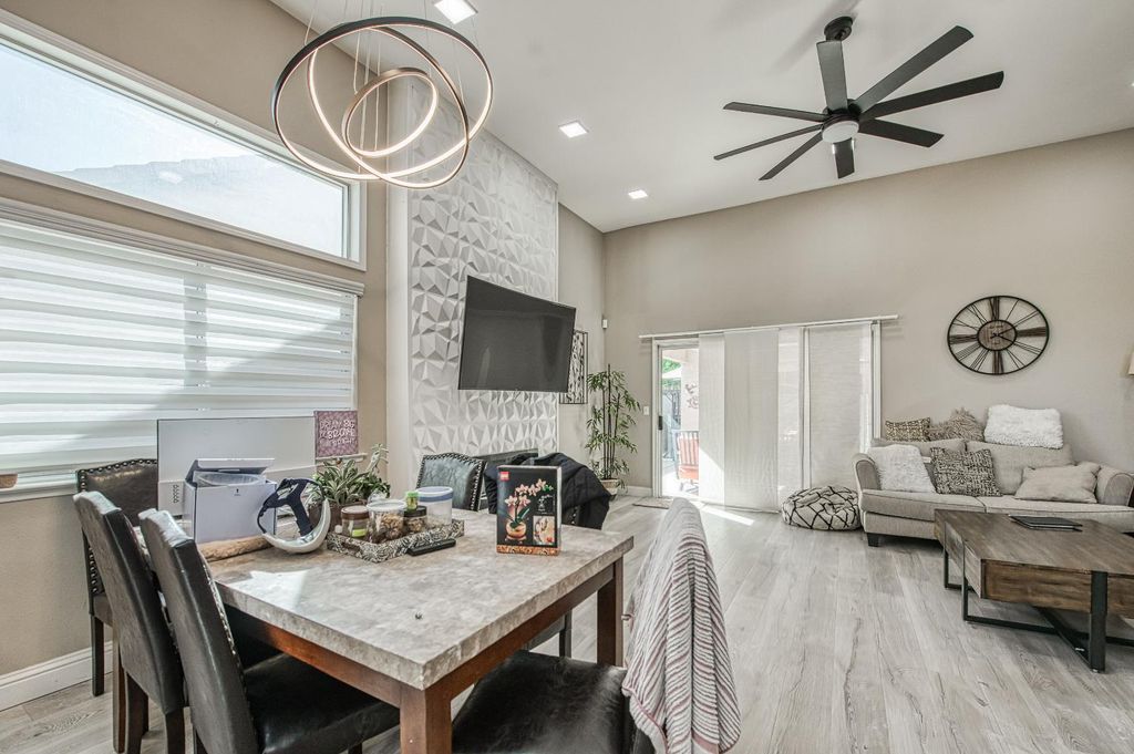 Image 5 of property listing at 10373 N Baird Avenue, Fresno, CA 93730