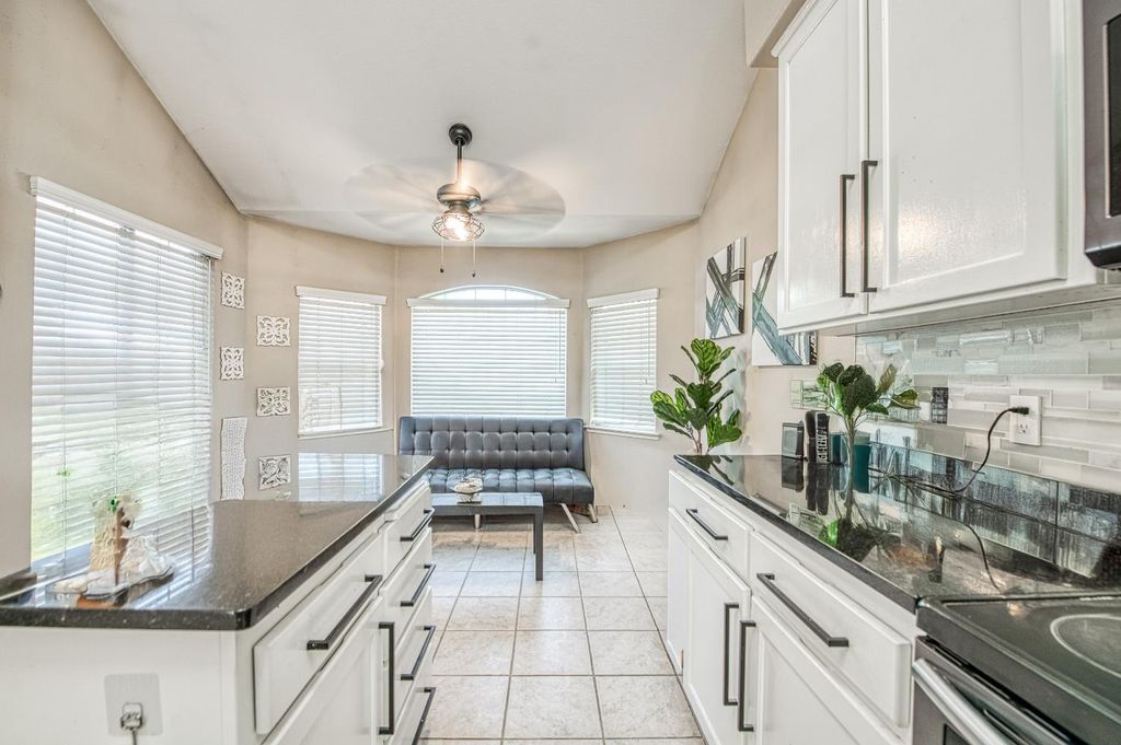 Image 8 of property listing at 10373 N Baird Avenue, Fresno, CA 93730