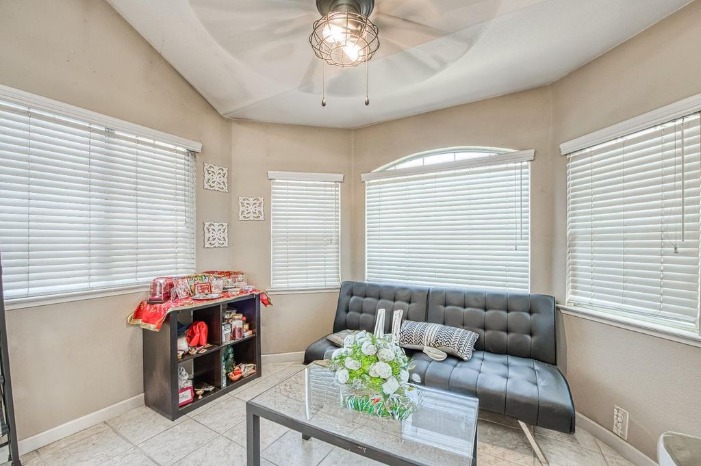 Image 9 of property listing at 10373 N Baird Avenue, Fresno, CA 93730