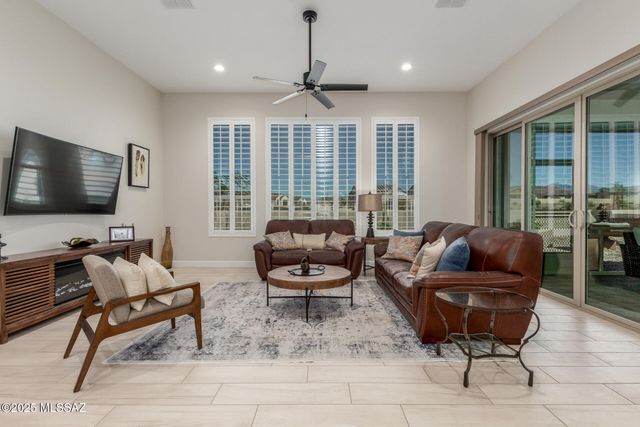 1936 N Star View Lane, Green Valley, AZ 85614