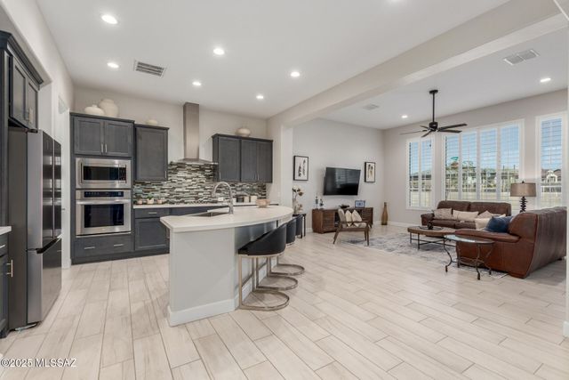 1936 N Star View Lane, Green Valley, AZ 85614