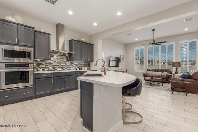 1936 N Star View Lane, Green Valley, AZ 85614