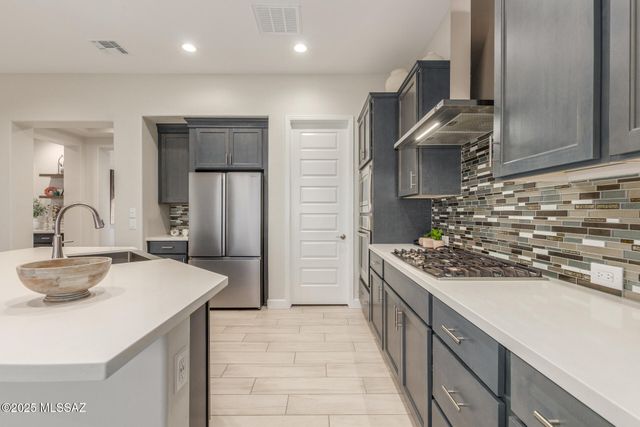 1936 N Star View Lane, Green Valley, AZ 85614