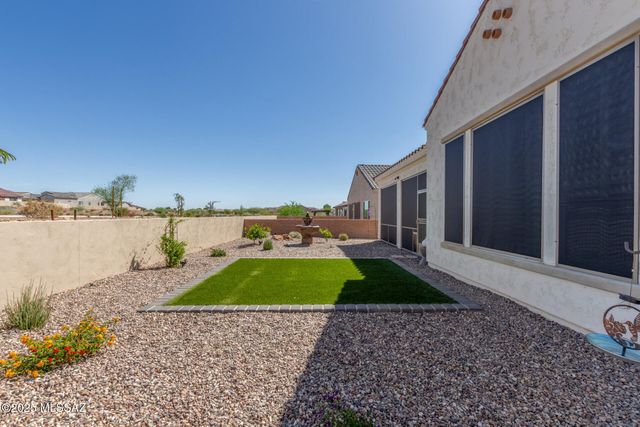 1936 N Star View Lane, Green Valley, AZ 85614
