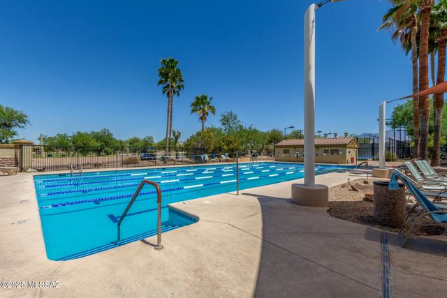 1936 N Star View Lane, Green Valley, AZ 85614