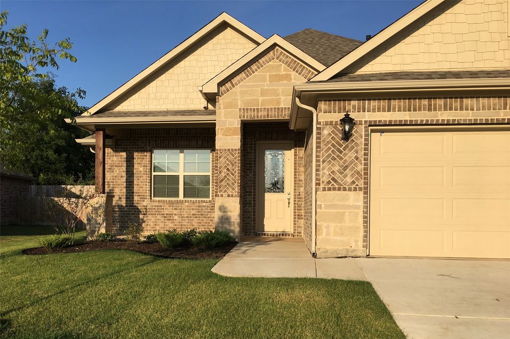 8 Pleasant Valley, Sanger, TX 76266